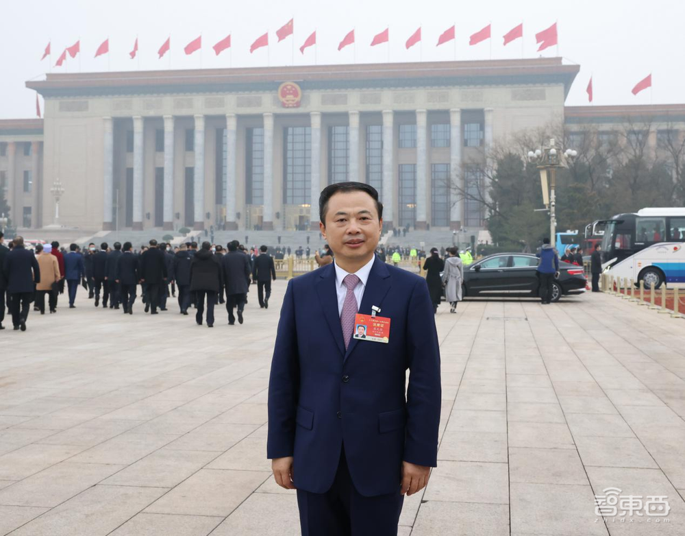 大模型火遍两会!雷军等20位代表热议AI,Sora高频出场,靳东深感受影响