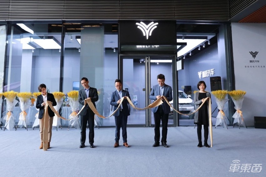 周鸿祎支持的哪吒汽车，冲着“蔚小理”冲过来了
