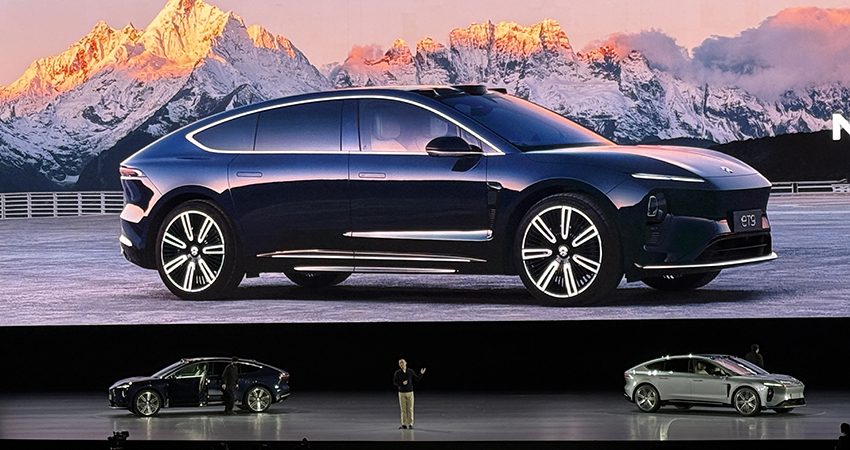 上到81.8万下到14.8万，李斌一口气发了最贵和最便宜的两款车