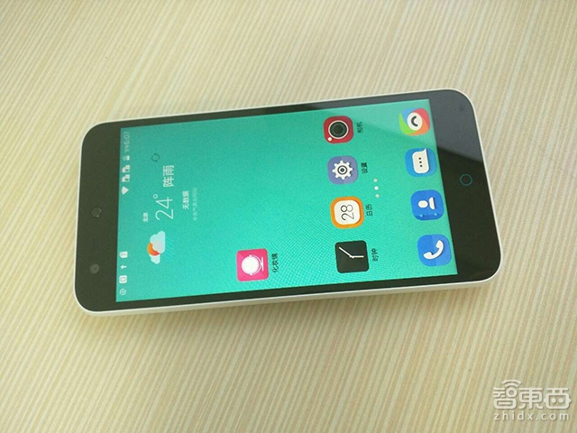 中兴推出699元电信4G手机小鲜2