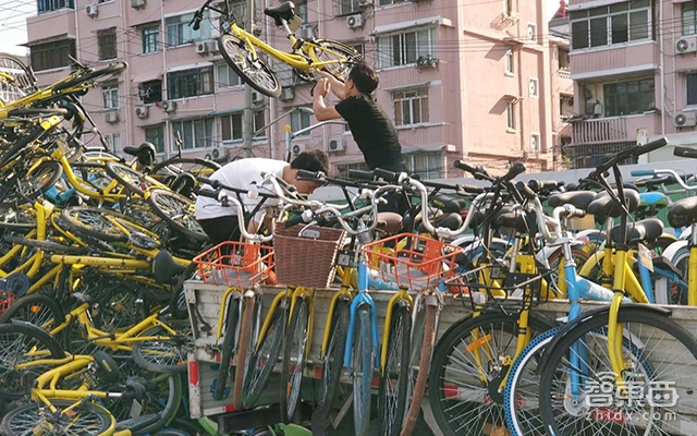 触目惊心的共享单车坟场!几十万辆被弃荒野无人管!