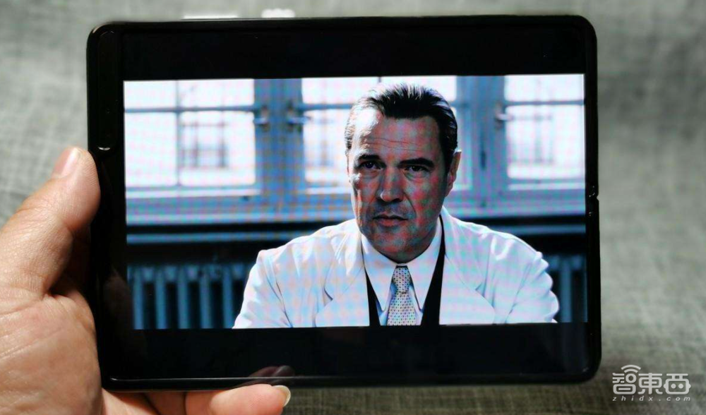 8款折叠屏手机在路上!2021柔性屏狂欢,中国屏厂要赚翻?