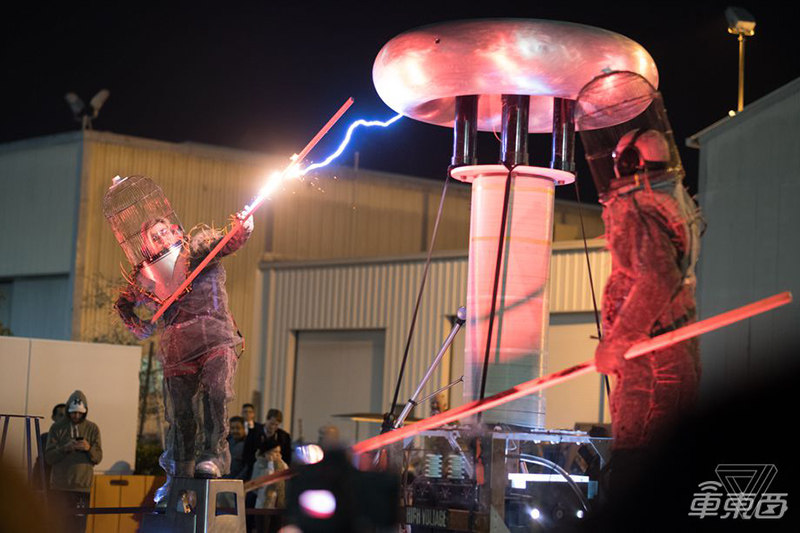 【多图】首试特斯拉火星皮卡!内部空间超大,车载系统帅爆了