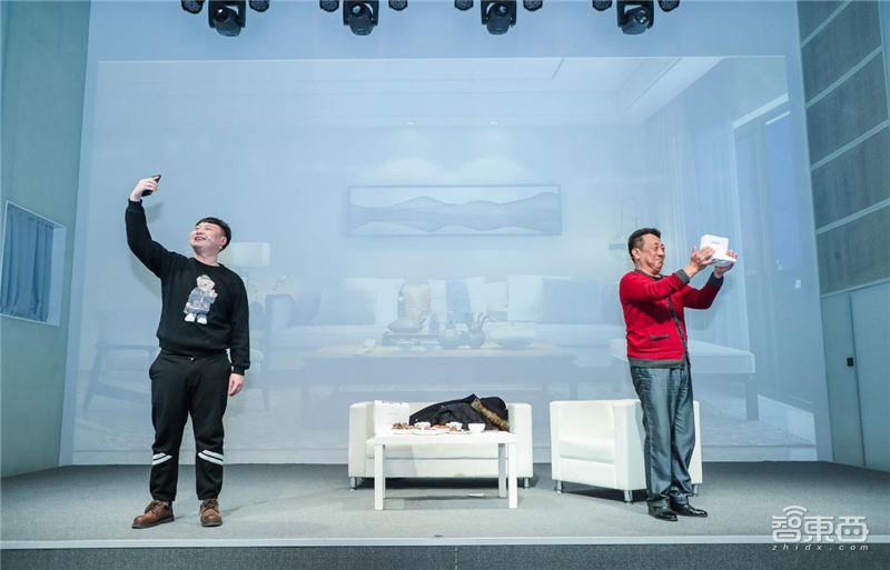 叮当首款带屏智能音箱发布 整合腾讯内容和AI能力