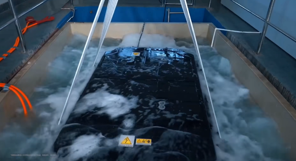 理想i8便宜2.8万开卖!首发VLA司机大模型,李想:第一眼看图觉得有点丑