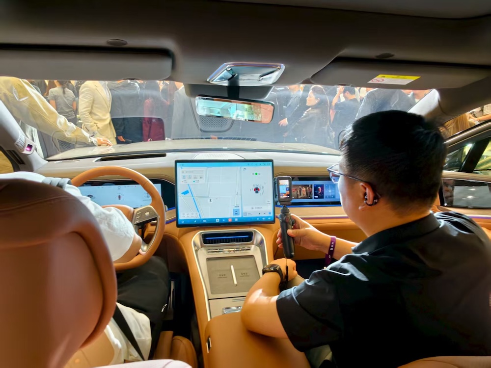 比亚迪一周连发两款豪华SUV!全新腾势N9 38.98万开卖,新帅李慧首秀