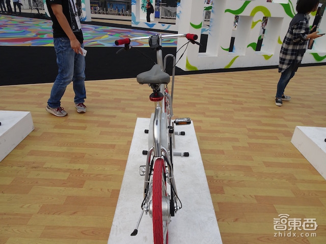 轻客推出智能电动自行车 要做内地的Gogoro?