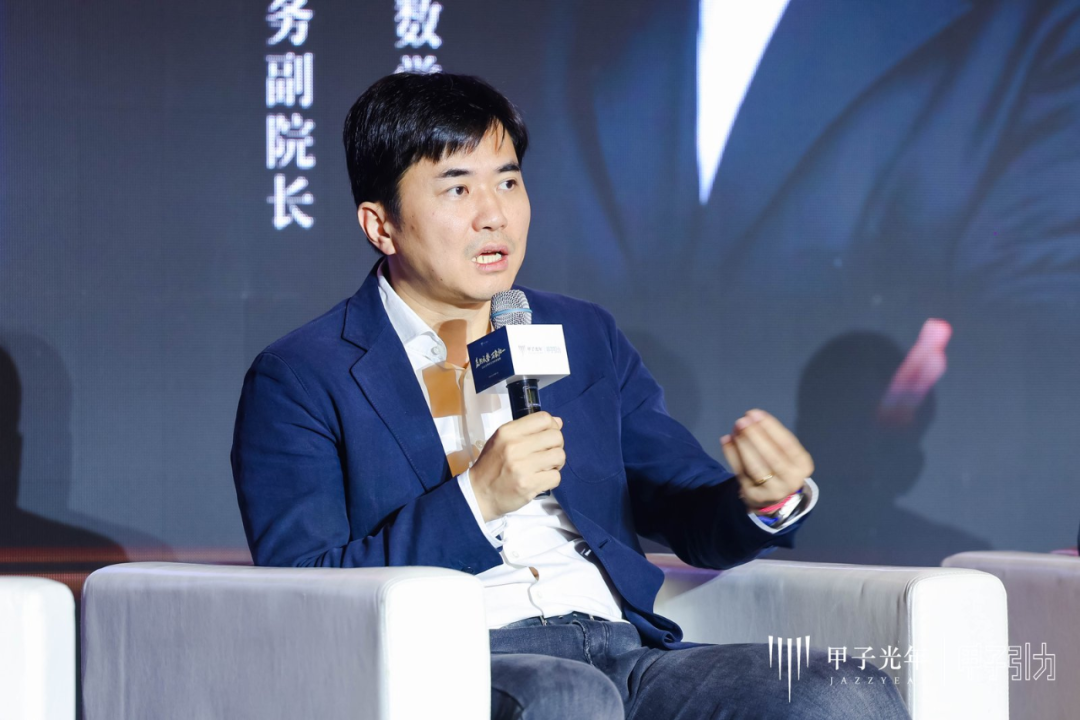 70余位大咖激辯AI下半場(chǎng)生存法則，「2025甲子引力年終盛典」圓滿落幕