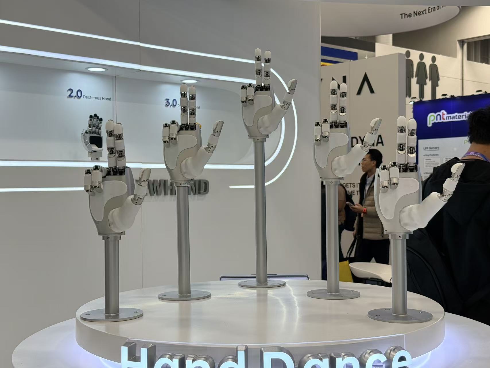 暴走2萬步逛遍CES2026：9大方向最火，中企霸場，機(jī)器人全明星大亂斗