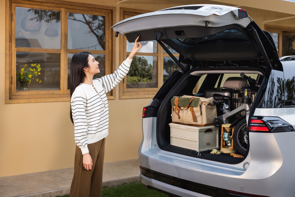 埃安首款增程车限时10.48万起售!综合续航1240公里,上车广汽自研辅助驾驶系统