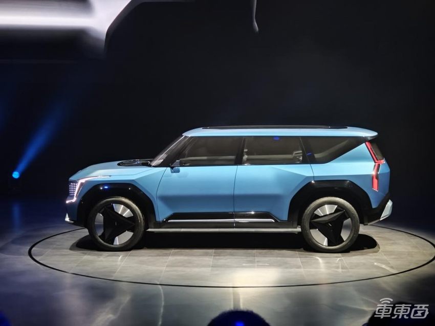 起亚加码电动化转型！三款电动新车亮相国内，还将搭建充电网络