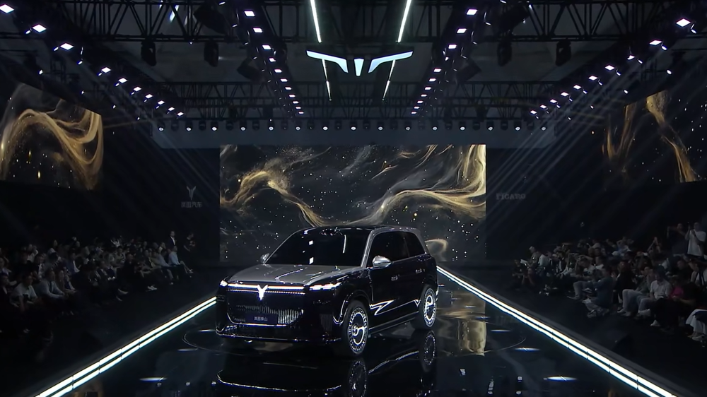 岚图双旗舰车型开启预订！均采用全域800V架构，上车华为ADS 4和鸿蒙座舱5