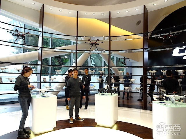 探访大疆首家直营旗舰店 植保无人机明春上市