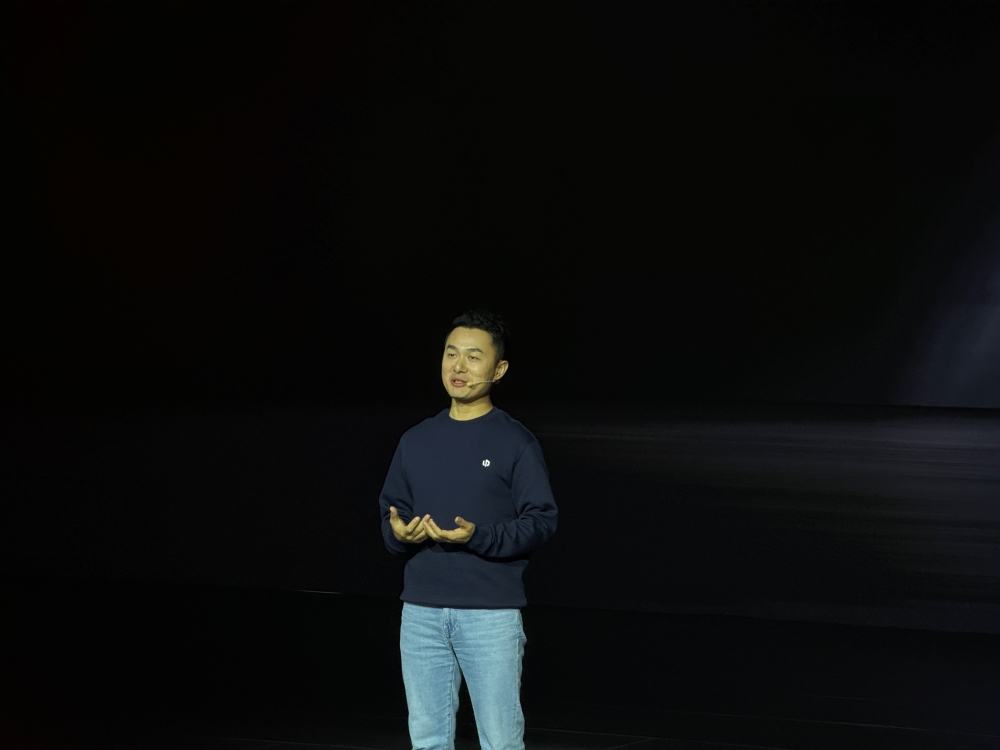 预售10.58万元起!零跑电动小钢炮Lafa5来了,上车端到端大模型