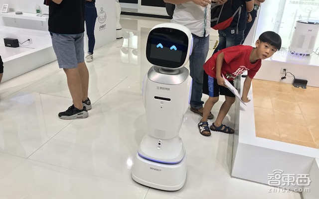 15家井喷入市!服务机器人彻底火了!