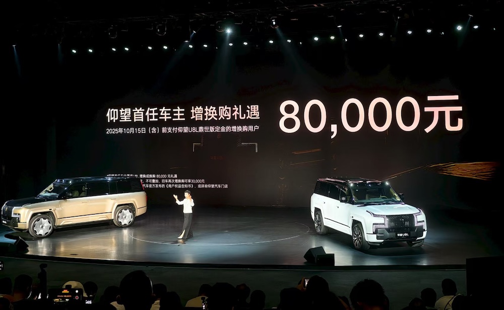 128万起!比亚迪车皇开卖,戴24K黄金车标,还能隔空开车窗