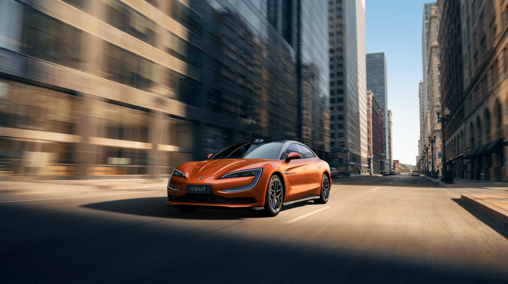 仰望三款新车搭载闪充技术！打破补能限制，加码豪华车市场