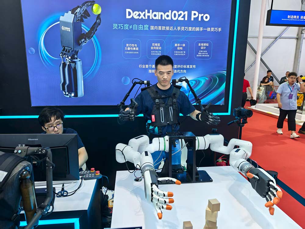 最貴97萬搬回家，人形機(jī)器人天團(tuán)涌入北京！暴走2萬步玩命逛完，亮點(diǎn)都在這了