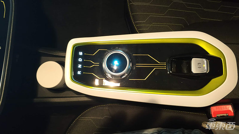 试驾长安新能源奔奔E-Star：高配仅售6.48万元 可满足市内通勤需求 