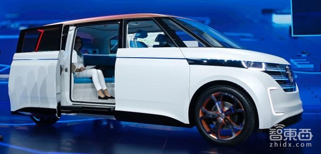 都说CES变车展了 不过是来刷存在秀肌肉的