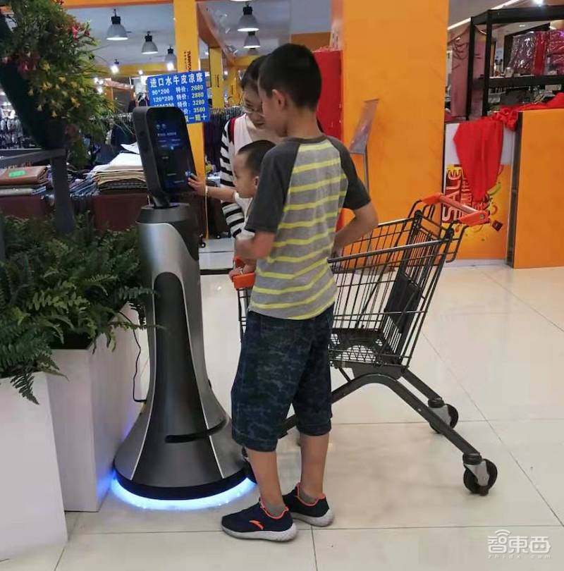 机器人进驻商场,落地使用实地探访