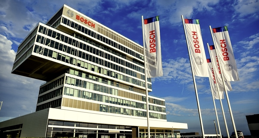 再裁1.3万人！全球最大汽车供应链企业扛不住了，此前已裁9000人