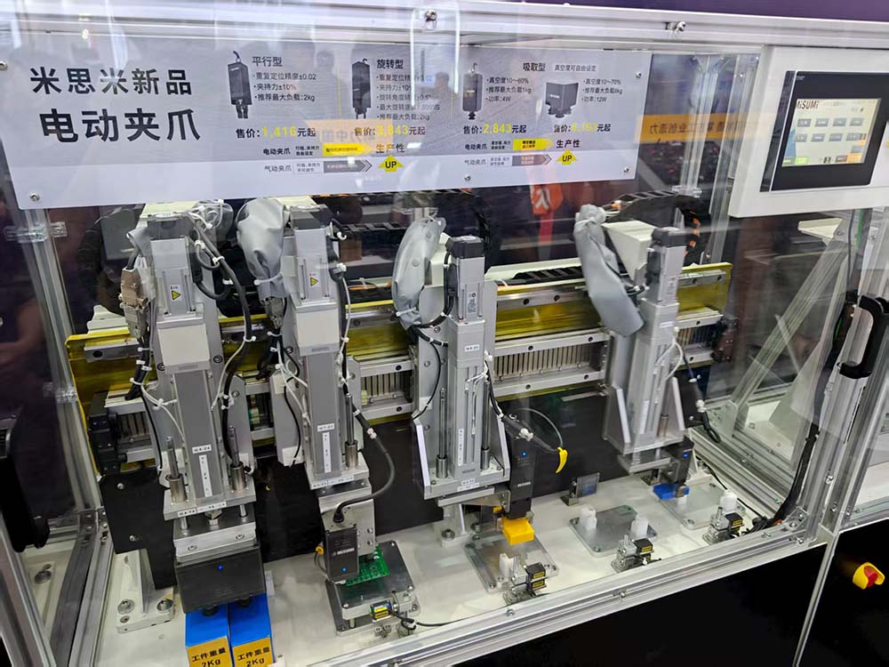 最贵97万搬回家,人形机器人天团涌入北京!暴走2万步玩命逛完,亮点都在这了