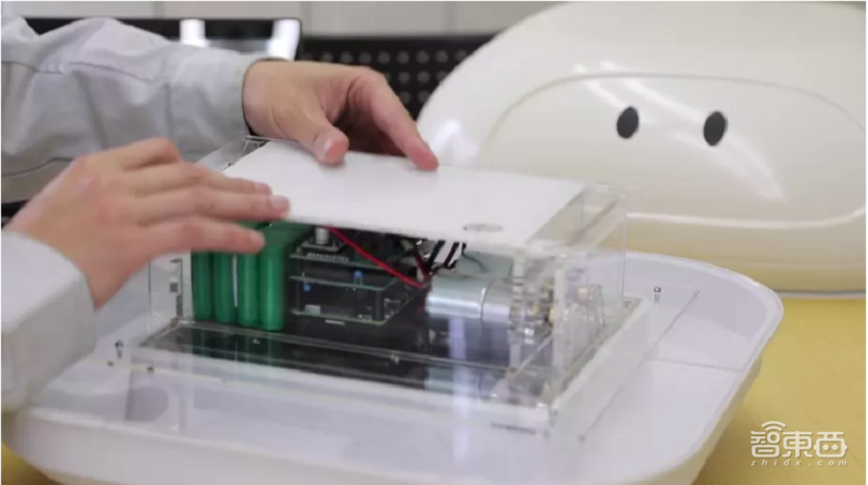 日本工程师研发出鸭子机器人，可帮稻田除杂草和虫害