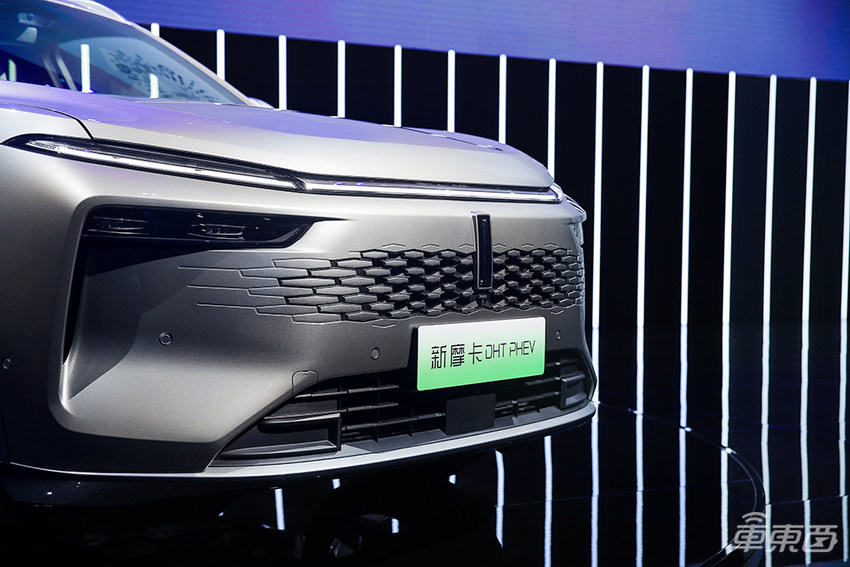 魏牌新摩卡DHT-PHEV正式上市：23.18万开卖、综合续航超1100km