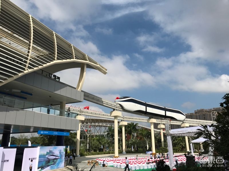 投资50亿历时五年 比亚迪“云轨”今日深圳通车