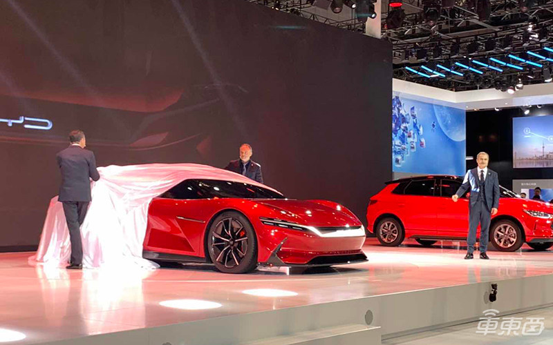 比亚迪发布概念跑车ESeed GT 配三旋屏