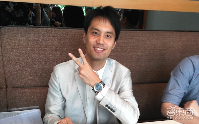 用电子纸做表带 索尼这款电子表可以一键“变身”