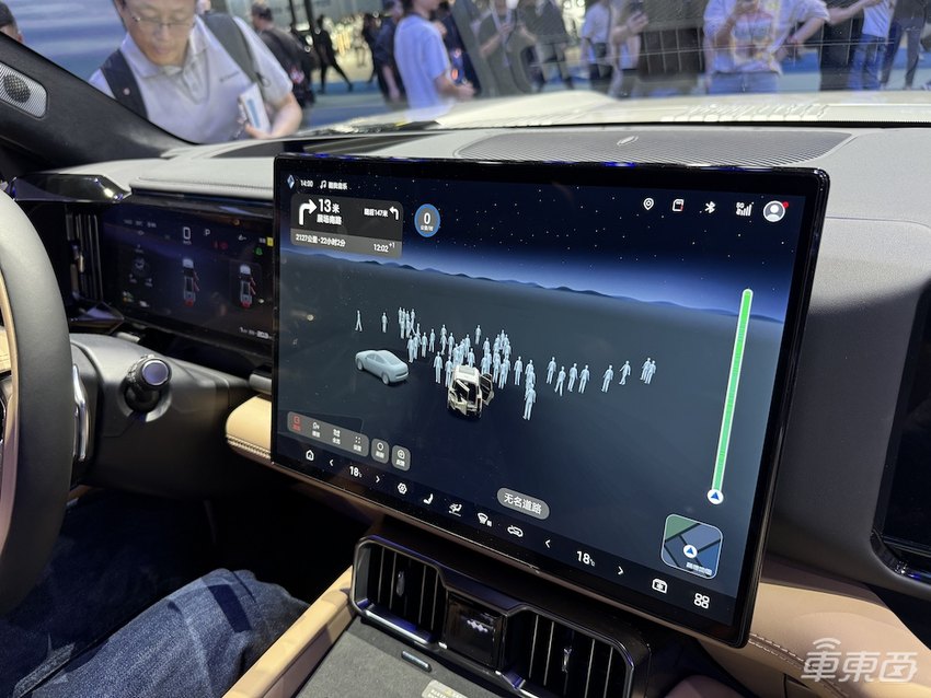 华为智驾“攻陷”广州车展!海外豪华车也投降了