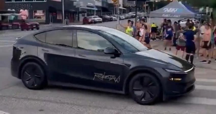 马斯克高调宣布Robotaxi本月上线运营!测试车首现得州街头