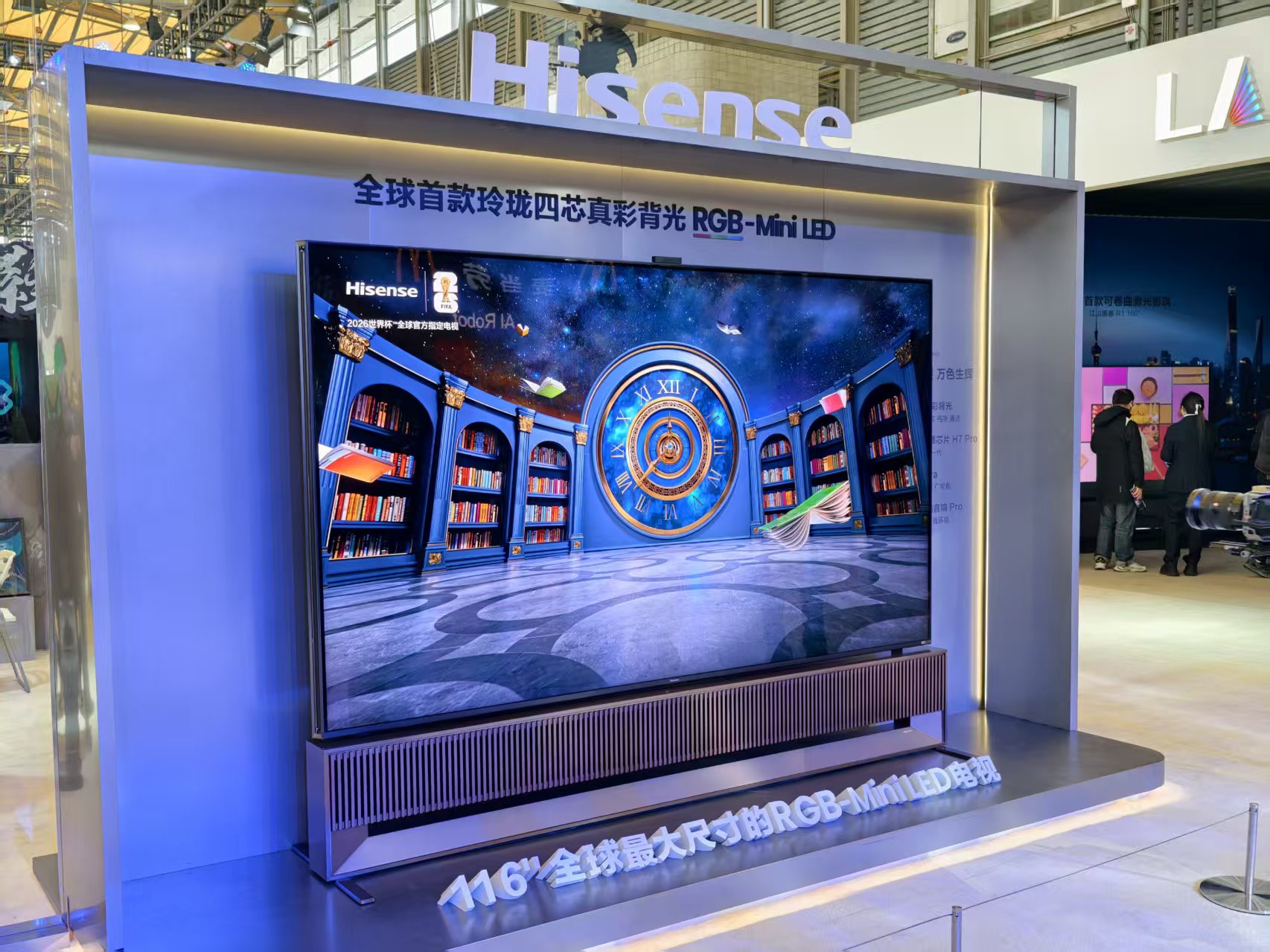 暴走两万步逛遍中国版CES!AI养龙虾、人形机器人火爆,追觅手机上手