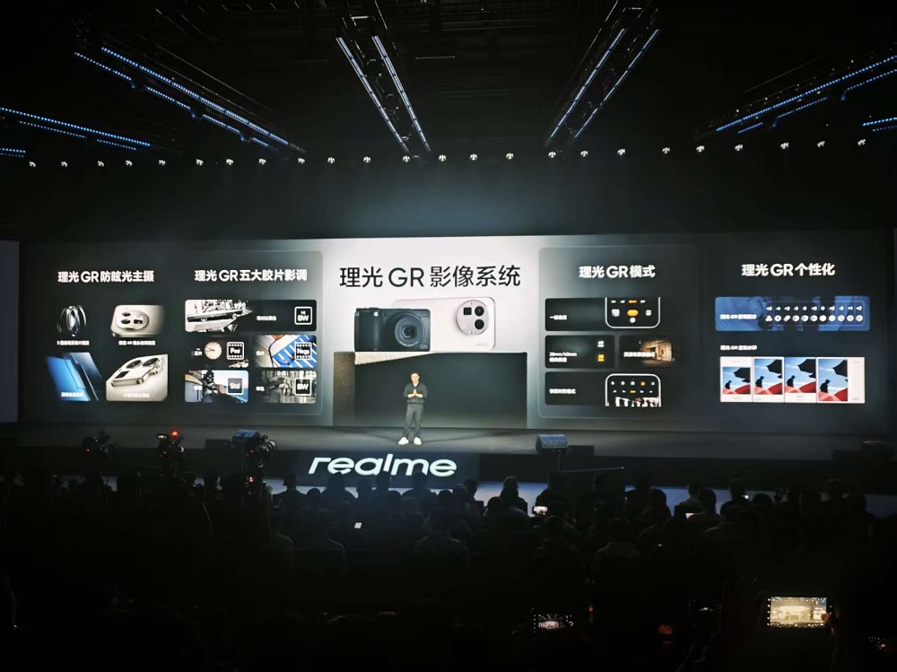 刚刚,真我发了一部能DIY摄像头造型的手机,随手拍8K照片,3999元起