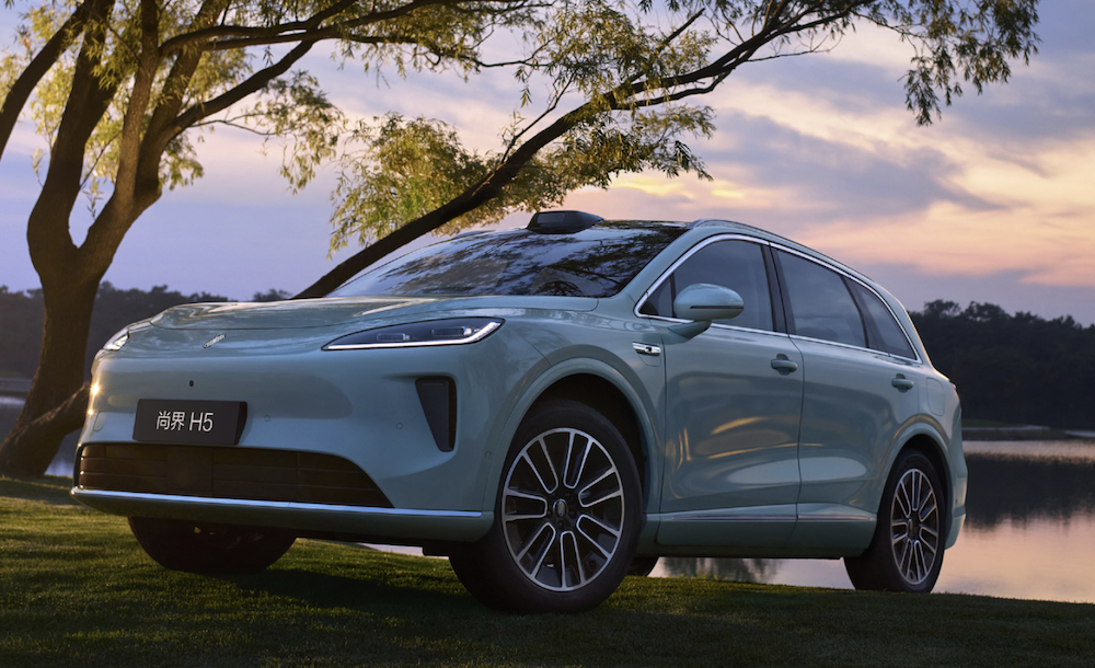 余承东连晒两款新车，明年试点商用L4！华为开始给车圈上强度了