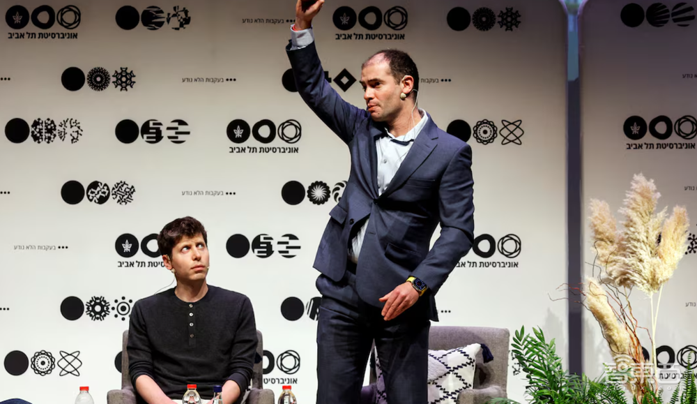 DeepSeek引爆AI烧钱大战！三大独角兽密集融资，四巨头怒砸2万亿