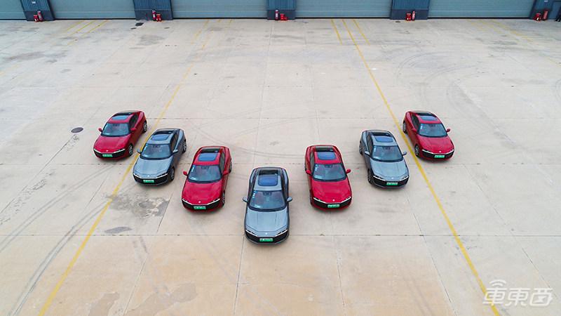 试驾零跑S01 跑车也玩自动驾驶 张张嘴就能自动泊车