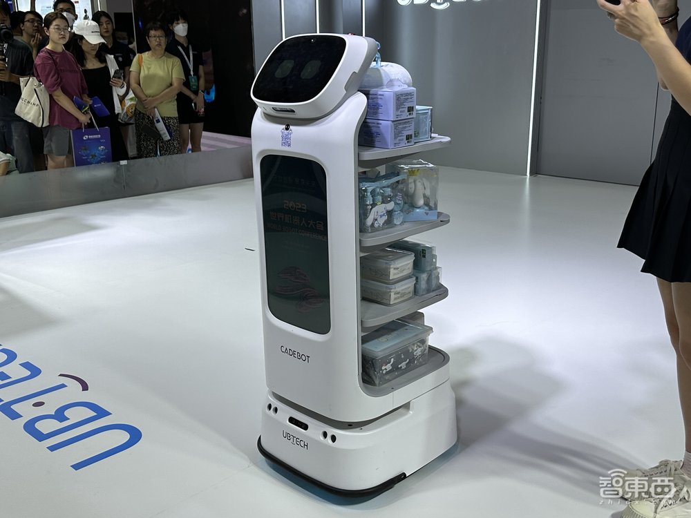 人形机器人真火了!10多款扎堆引爆亦庄,小米铁蛋2首亮相