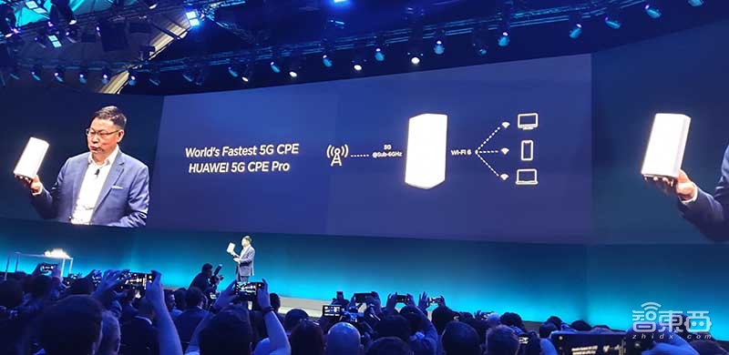 1万7,6月开卖!华为5G折叠屏手机来了,黑科技爆表【附上手视频】