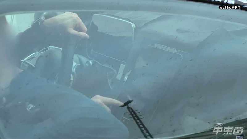 奔驰EQS中控内饰曝光 车内竟安装两台“平板电脑”！