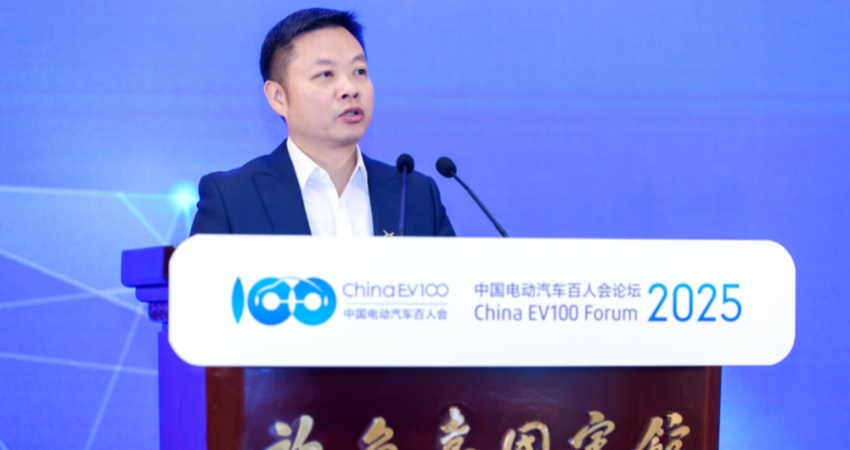 何小鹏:今年30亿砸向飞行汽车,正研发两款产品