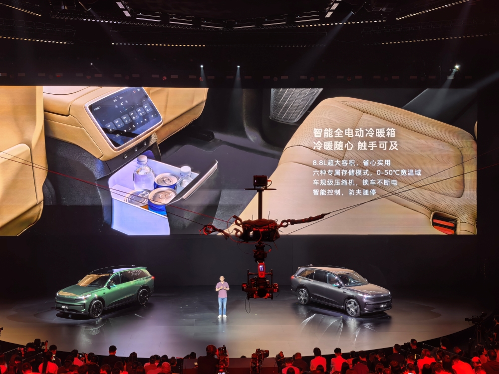 乐道L80 24.28万起开售！李斌20分钟光速发布，现场展示车内大空间