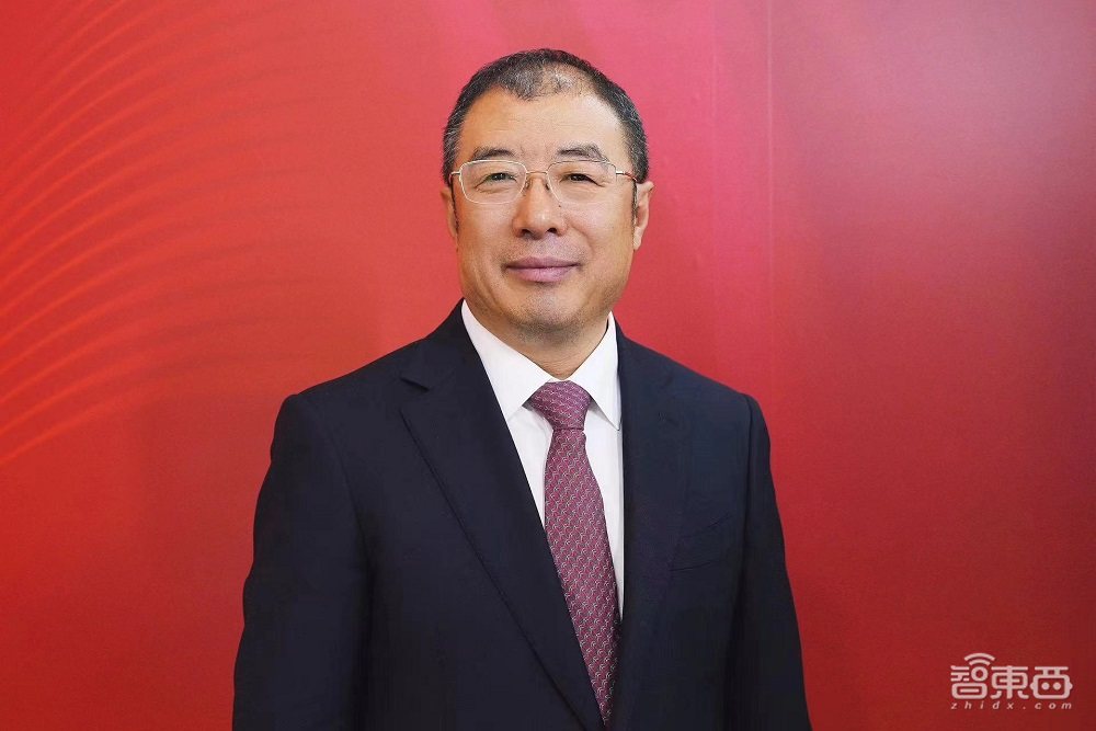 DeepSeek被点名表扬!17位两会代表热议AI,电车牌换配色赢网友狂赞