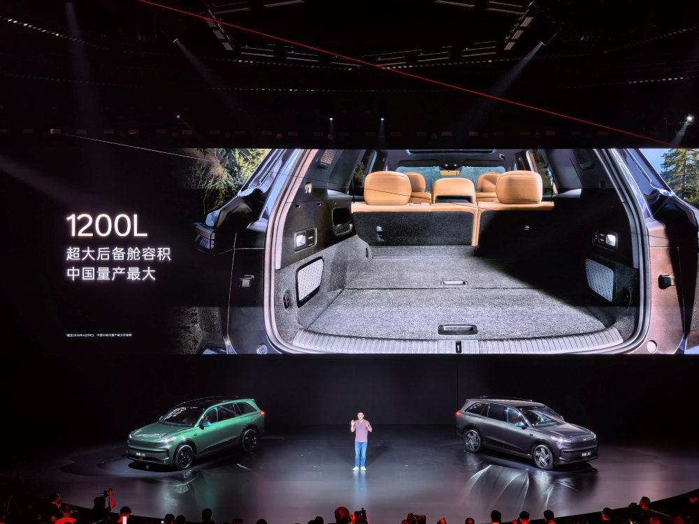 乐道L80 24.28万起开售！李斌20分钟光速发布，现场展示车内大空间