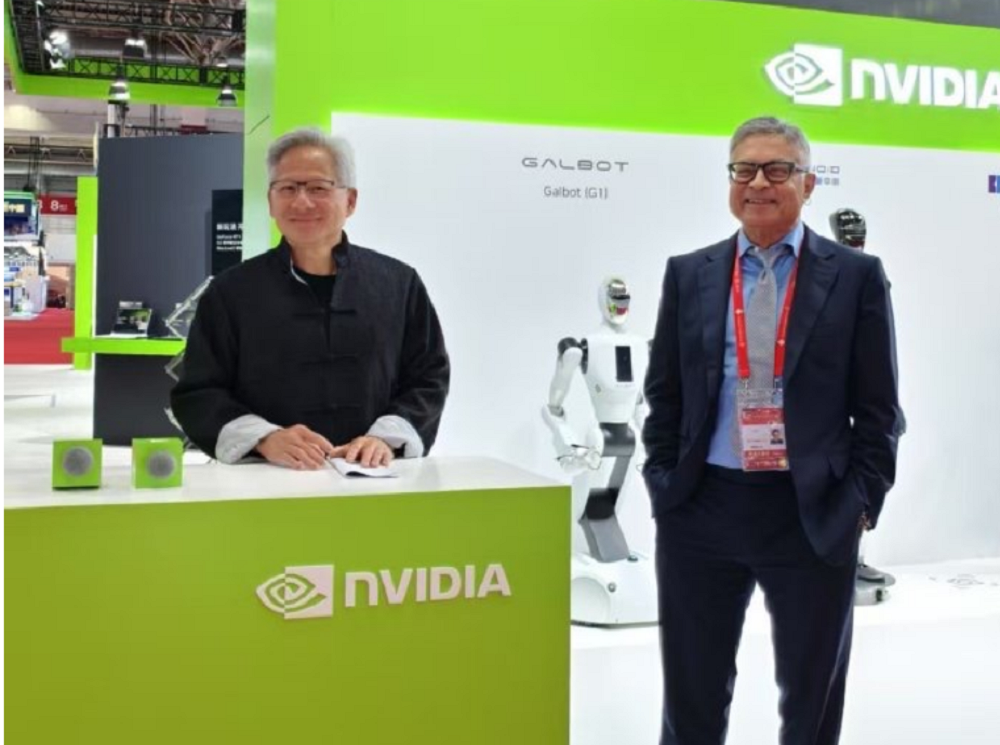 黄仁勋北京演讲完整版！点名11家中国公司，带货4款国产人形机器人