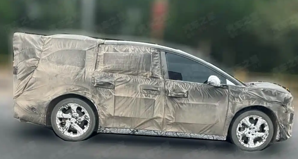 疑似理想i9谍照首曝!尾部或采用全新造型,豪华纯电SUV大战要来了