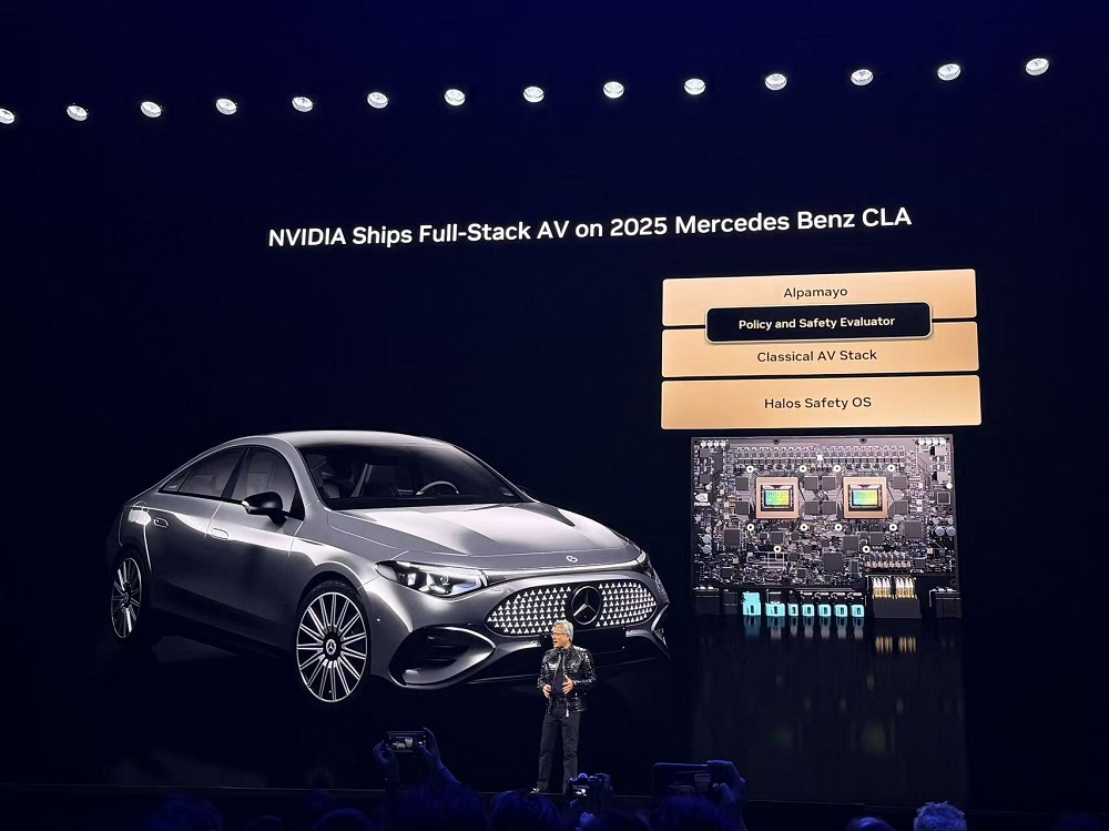 刚刚，黄仁勋一口气解密6颗芯片，召唤出最强AI超算！