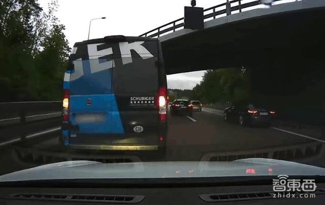 智东西晚报:罗永浩辟谣锤子被收购传闻 小米辟谣炸机门系自动降落